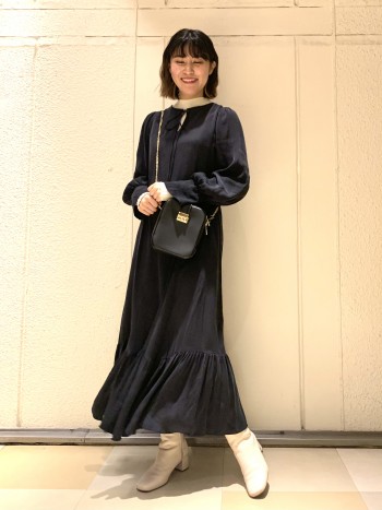 ストンと落ちる形なのにウエスト切り替えのおかげでスタイルアップしてみえます!