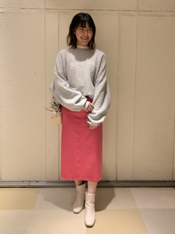 挑戦しやすいピンクで光沢感が素敵なアイテムです