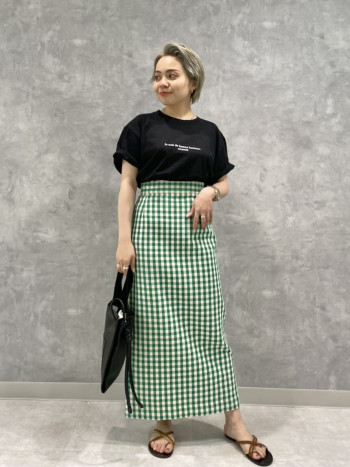 生地も肉厚でヨレヨレしにいくので
1枚あると便利です。
合わせやすいのでこの夏のTシャツの買い替えなどにもおすすめです。