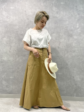 動きのあるシルエットが女性らしさを演出してくれます。
149cmでこの着丈になります。